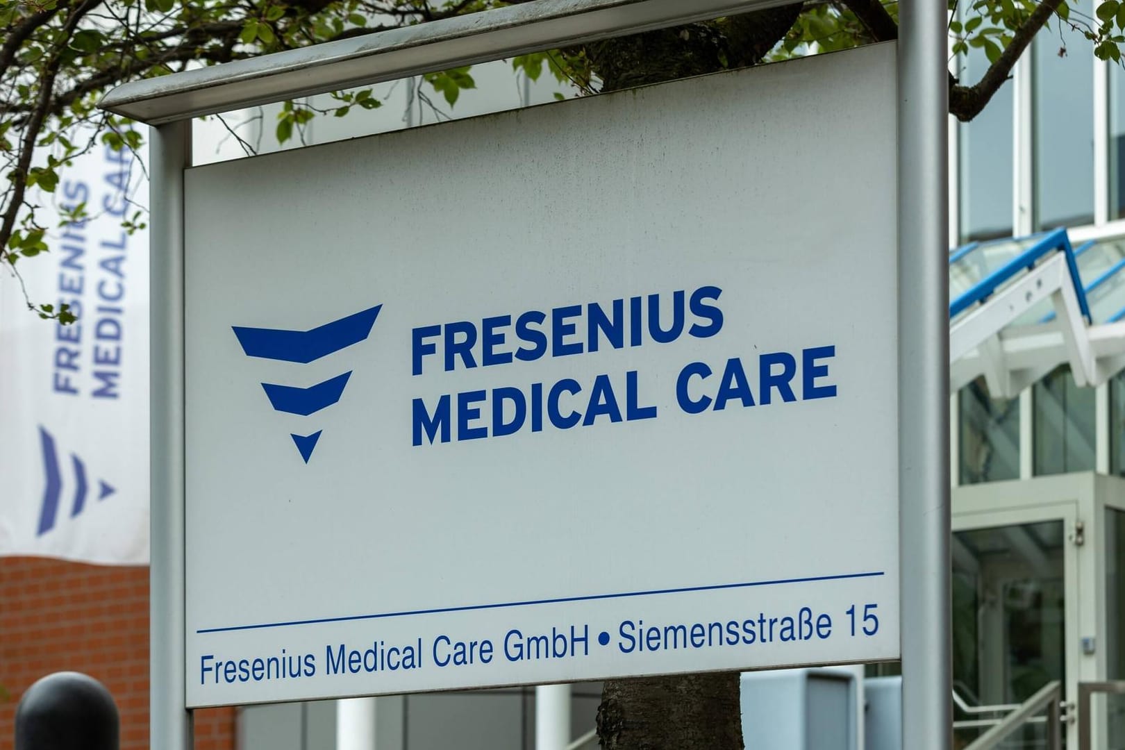 Stammsitz der Fresenius Medical Care Bad Homburg (Archivbild): Hier und an weiteren deutschen Standorten verlieren wohl hunderte Menschen ihren Job. Stammsitz der Fresenius Medical Care Bad Homburg (Archivbild): Hier und an weiteren deutschen Standorten verlieren wohl hunderte Menschen ihren Job.