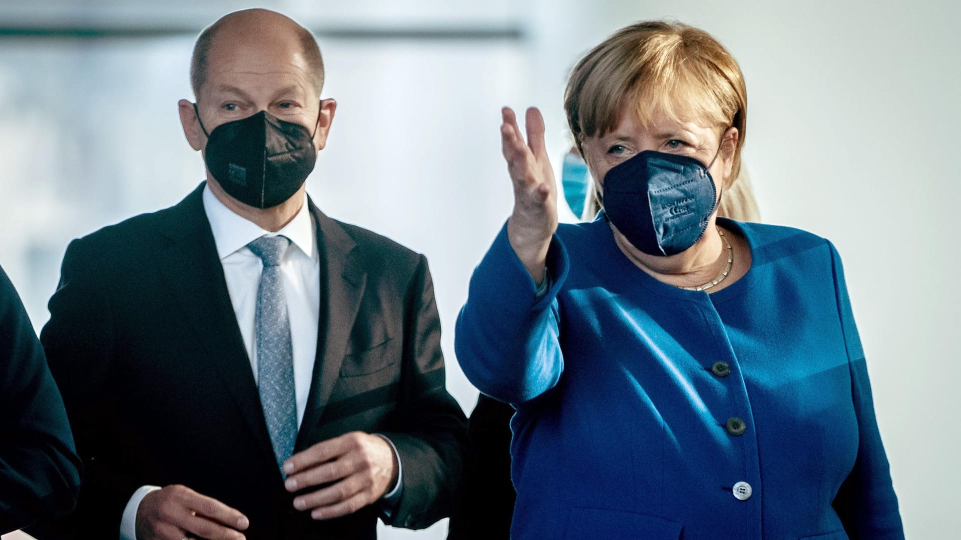 Olaf Scholz und Angela Merkel: Dass der SPD-Mann das Land besser als die Kanzlerin regieren wird, glauben nur Wenige. (Archivfoto)