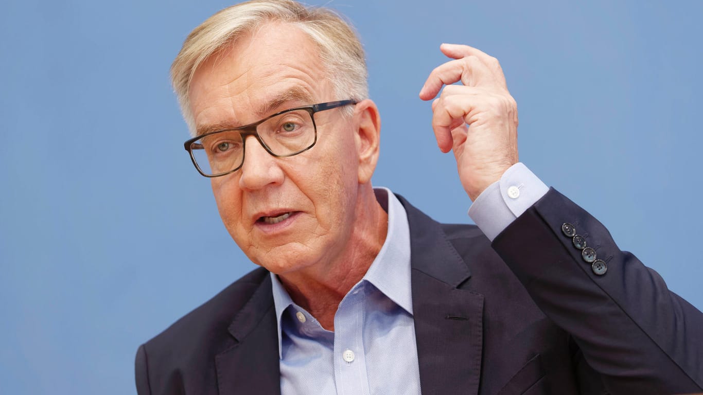 Linken-Fraktionsvorsitzender Dietmar Bartsch: Er unterstützt die Forderung nach einer 500-Euro-Impfprämie für alle.