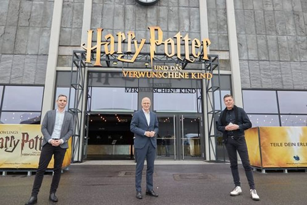 Hamburgs Bürgermeister besucht Probe des Musicals "Harry Potter "