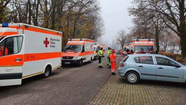 Krankenwagen in Rottal-Inn: Aus dem Ort werden zunehmend Patienten in andere Teile Bayerns gelegt.