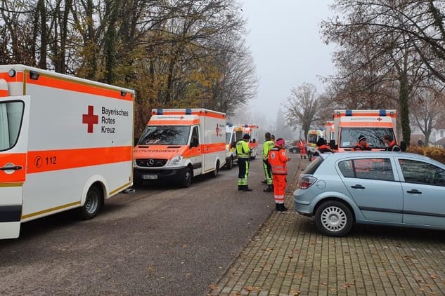 Krankenwagen in Rottal-Inn: Aus dem Ort werden zunehmend Patienten in andere Teile Bayerns gelegt.