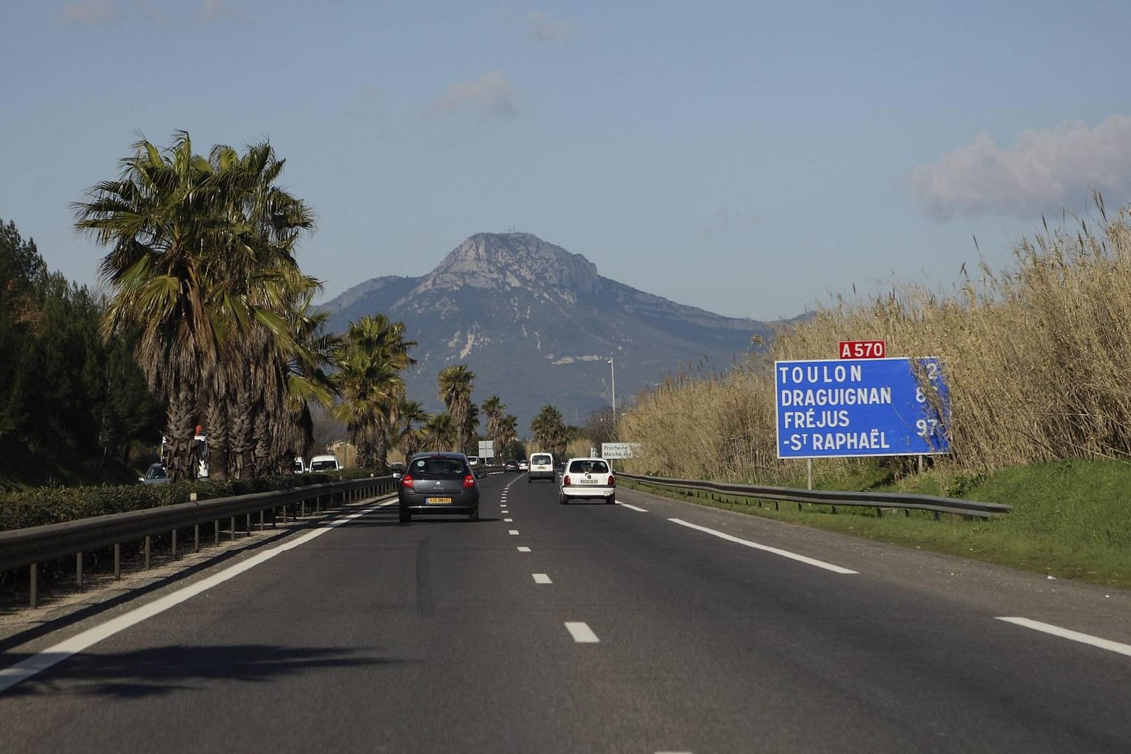 Autobahn bei Toulon (Archivbild): Eine Frau bekam so heftige Wehen, dass ihr Baby nicht im Krankenhaus zur Welt kam.