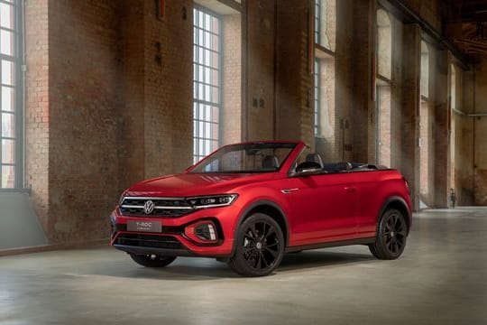 Neues Design: Volkswagen bietet seinen T-Roc auch nach der Überarbeitung unter anderem in einer Cabrio-Version an.