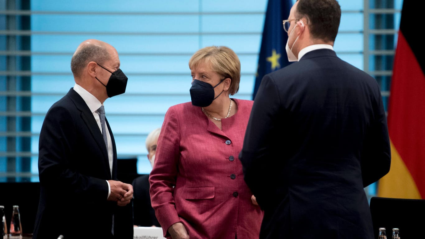 Olaf Scholz und Angela Merkel (Archiv): Am Donnerstag soll der Bundestag über die Corona-Pläne der Ampel abstimmen.