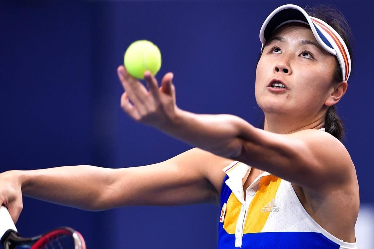 Peng Shuai: Das frühere Tennisass ist seit einem geäußerten Vergewaltigungsvorwurf wie vom Erdboden verschluckt.