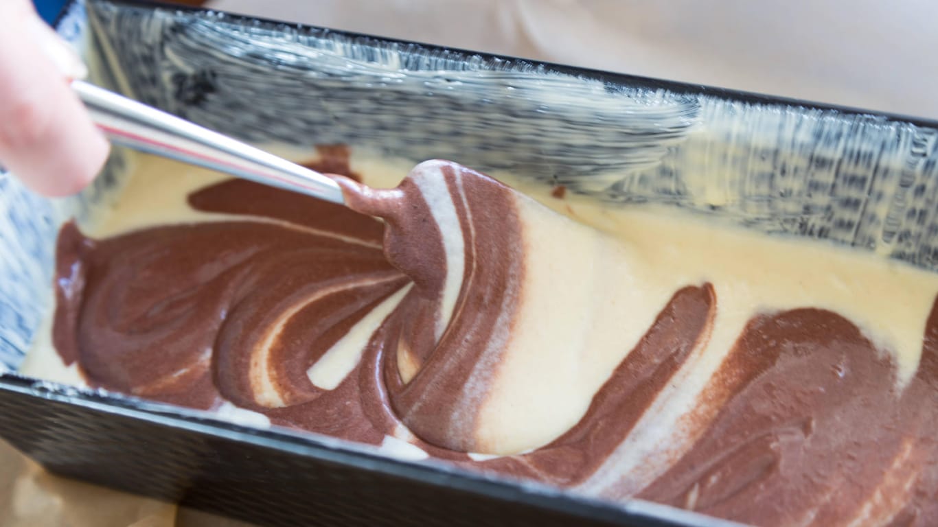 Marmorkuchen backen: Speisestärke kann mit Vanille- oder Schokoladen-Puddingpulver ersetzt werden.