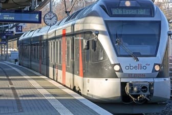 Ein Zug von Abellio steht im Hauptbahnhof