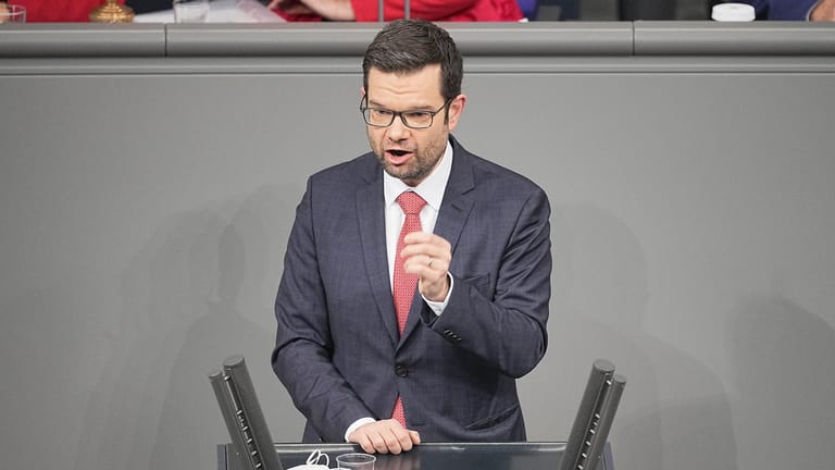 BundestagMarco Buschmann: Der Parlamentarische Geschäftsführer der FDP wirbt für den neuen Corona-Fahrplan der Ampelparteien.