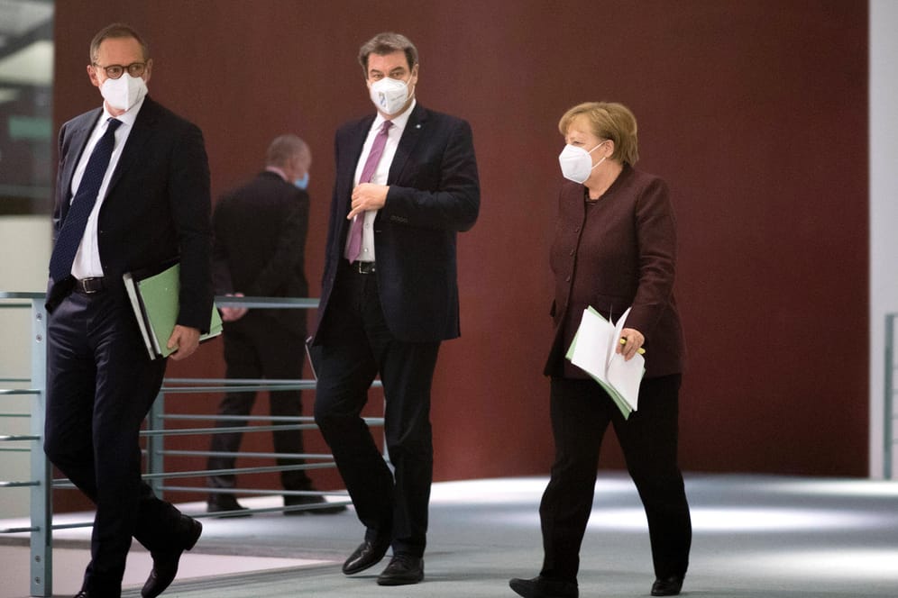 Michael Müller, Markus Söder und Angela Merkel: Ab 13 Uhr kommen die Politiker heute wieder zu einem Corona-Gipfel zusammen.