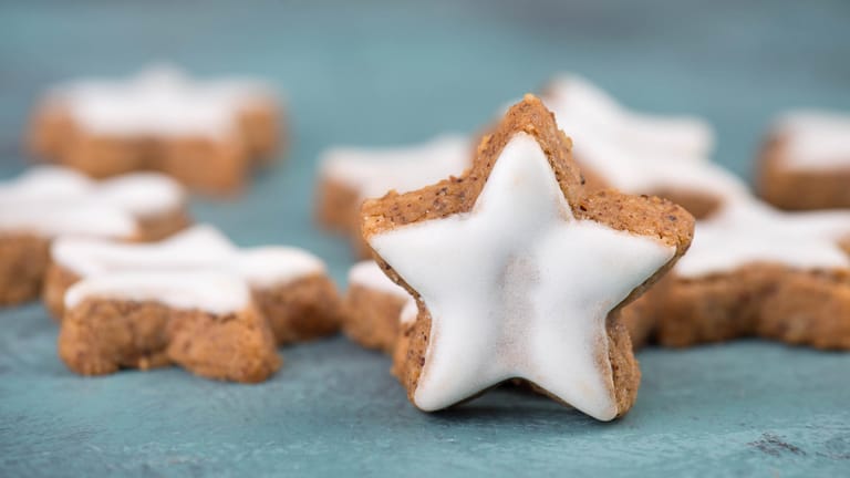 Zimtsterne: Selbst gebacken eignen sie sich auch wunderbar zum Verschenken.