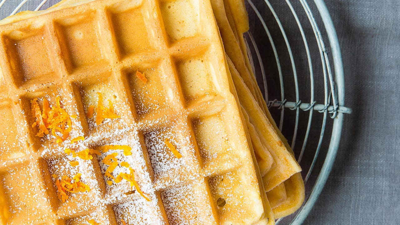 Belgische Waffel: Sie eignet sich mit ihren tiefen Waben gut zum Belegen.