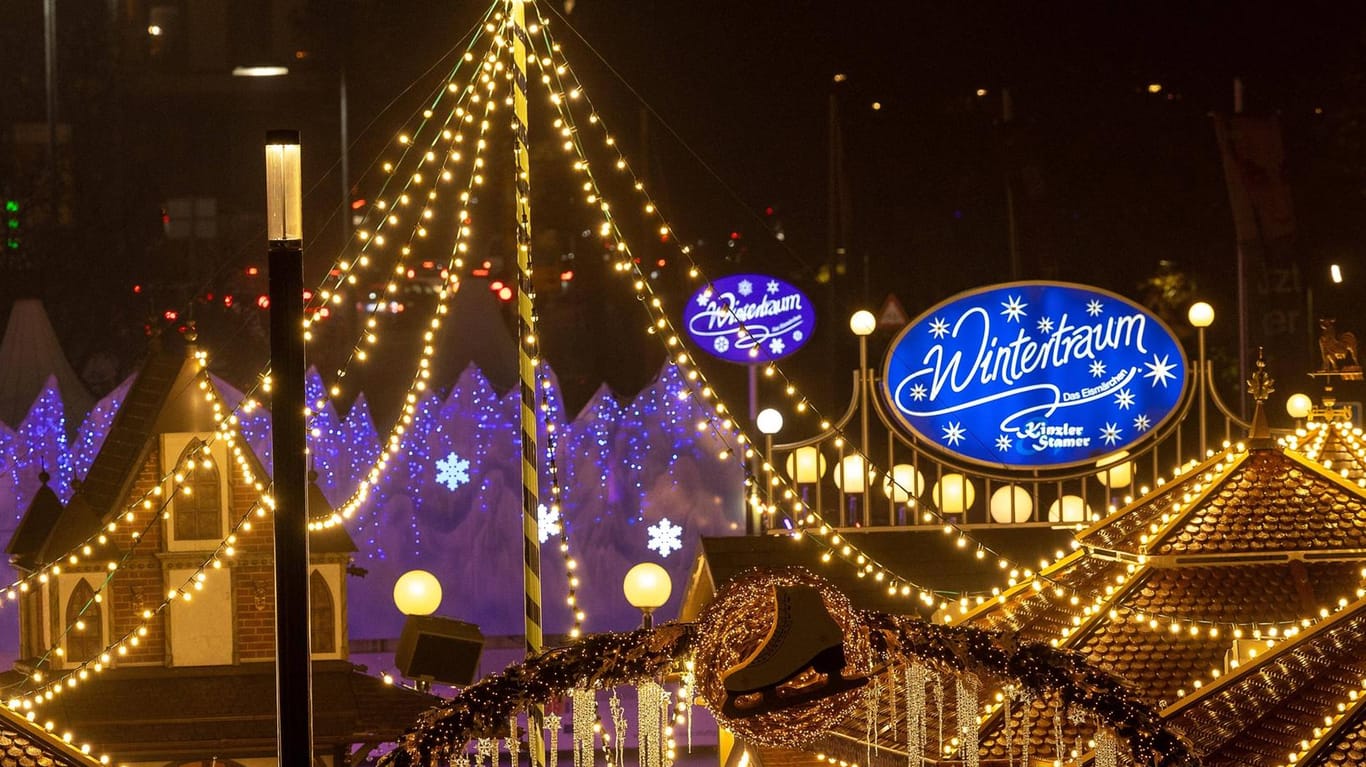 Weihnachtsfeeling in Stuttgart: Trotz hoher Corona-Inzidenzen starten die ersten Weihnachtsmärkte in Baden-Württemberg.