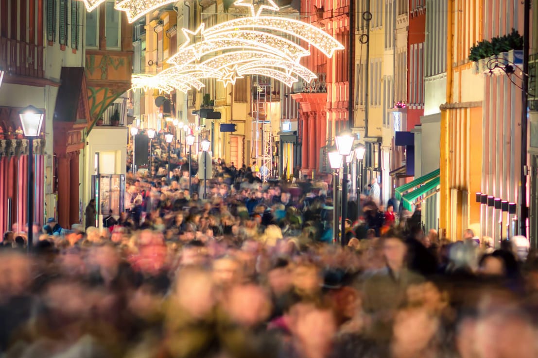 Weihnachtseinkäufe könnten beschwerlich werden: In der vierten Corona-Welle könnte ein erneuter Lockdown drohen.