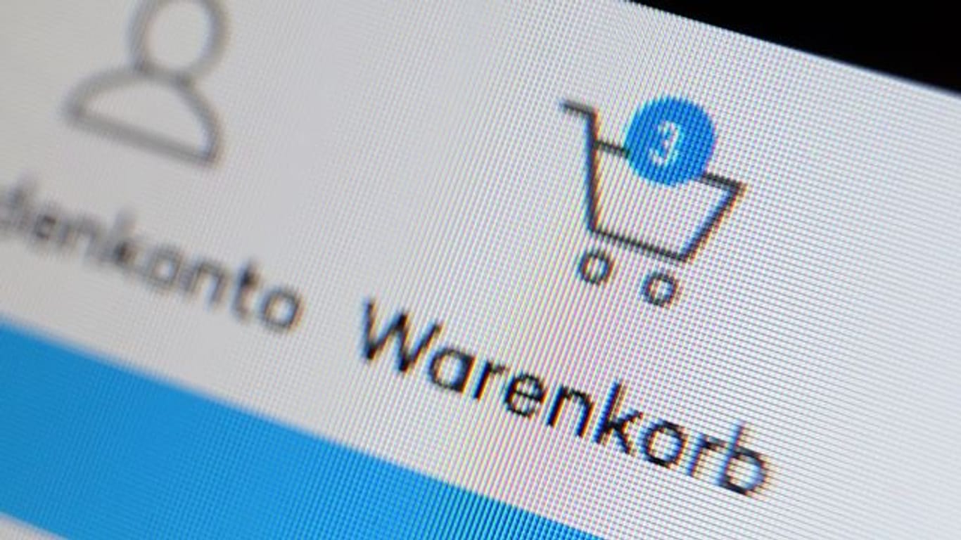Das Symbol eines Warenkorbes, beziehungsweise eines Einkaufswagen fotografiert von der Webseite eines Internethändlers.