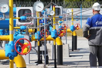 Gaskompressor am Startpunkt der Nord Stream 2 (Symbolbild): Noch kann durch die Pipeline kein Gas nach Deutschland befördert werden.