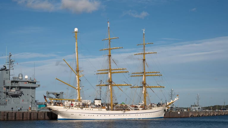 Das restaurierte Segelschulschiff "Gorch Fock" im Kieler Hafen.