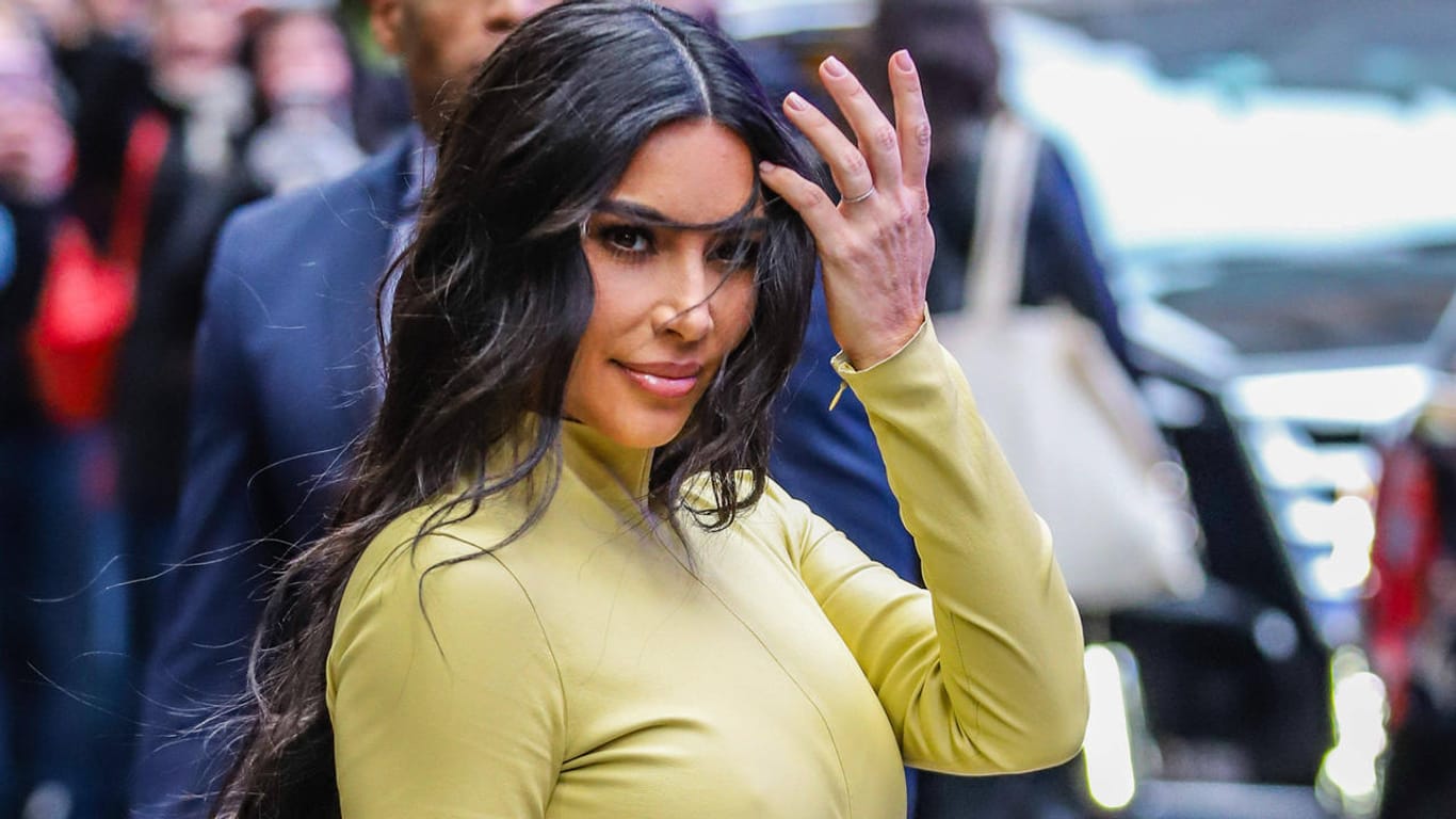 Kim Kardashian auf der Straße in New York (Archivbild): Die Influencerin hat afghanischen Frauen die Flucht nach England ermöglicht.