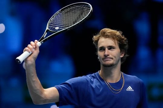 Alexander Zverev jubelt nach seinem Sieg.