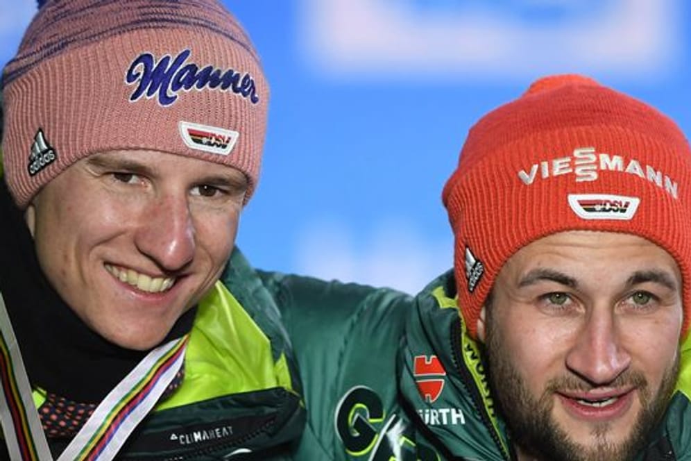 Starten ambitioniert in die Skisprung-Saison: Markus Eisenbichler (r) und Karl Geiger.