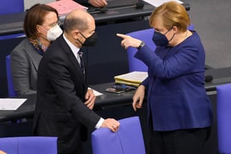 Noch-nicht-Kanzler und Noch-Kanzlerin: Olaf Scholz und Angela Merkel
