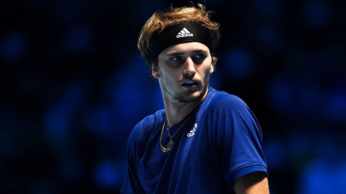 Alexander Zverev: Der Deutsche muss bei den ATP-Finals als nächstes gegen Novak Djokovic ran – abseits des Platzes beschäftigt auch ihn der Fall Peng Shuai.