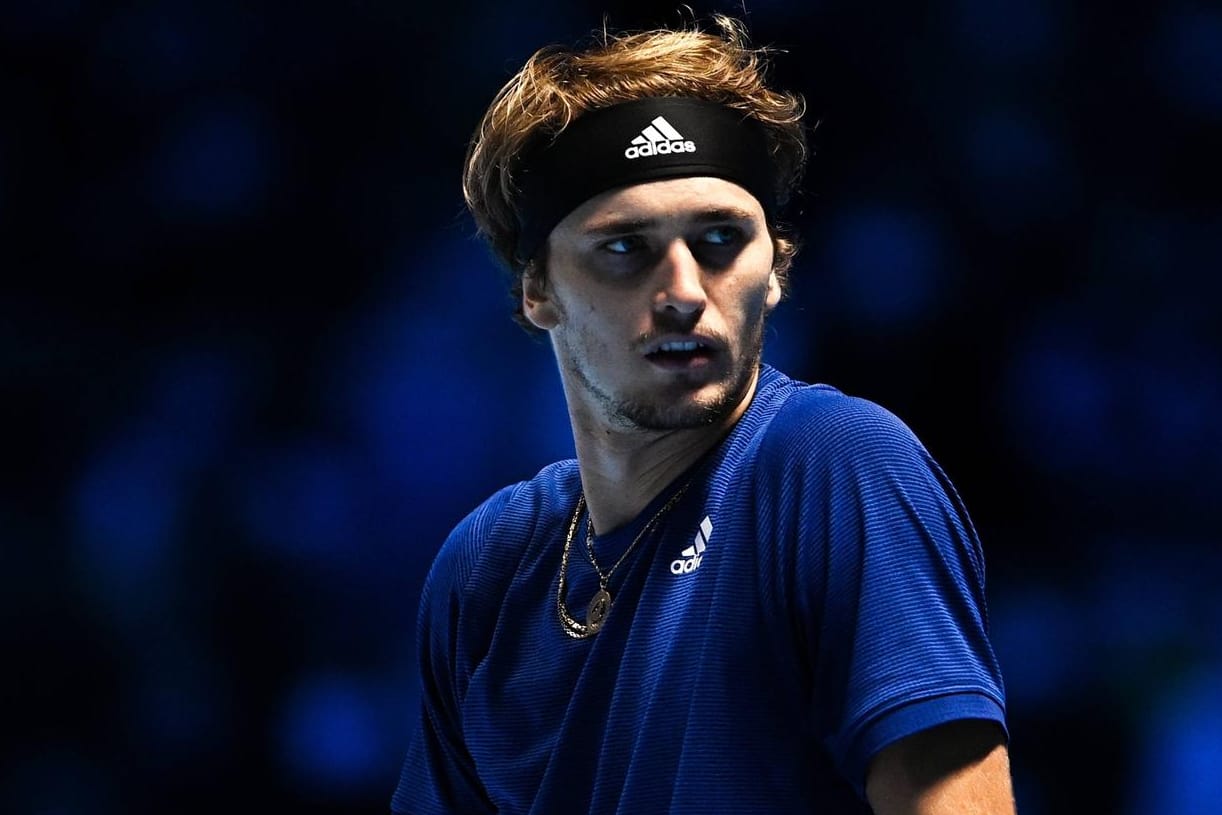 Alexander Zverev: Der Deutsche muss bei den ATP-Finals als nächstes gegen Novak Djokovic ran – abseits des Platzes beschäftigt auch ihn der Fall Peng Shuai.