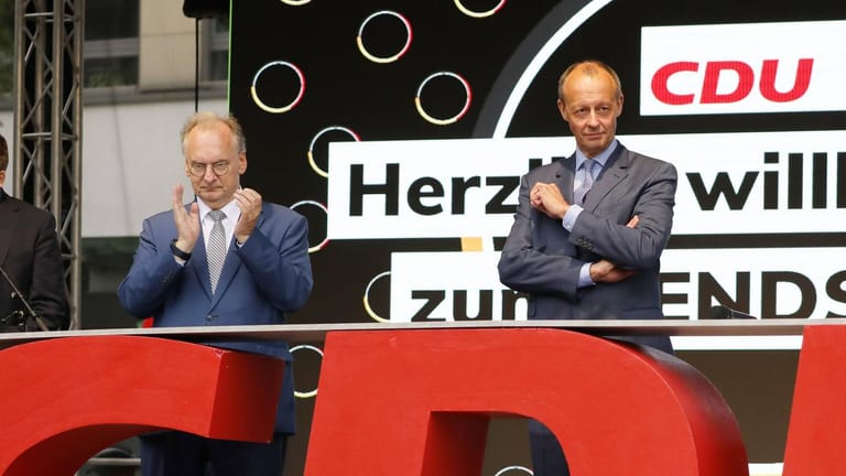Reiner Haseloff und Friedrich Merz (Archivbild): Sachsen-Anhalts Ministerpräsident unterstützt den früheren Unionsfraktionschef im Kampf um den CDU-Parteivorsitz.