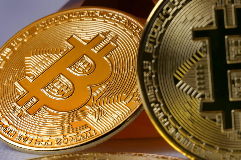 Physische Bitcoins: Die größte Digitalwährung strauchelt nach jüngsten Rekordwerten – auch andere Kryptowährungen reißt Bitcoin damit nach unten.
