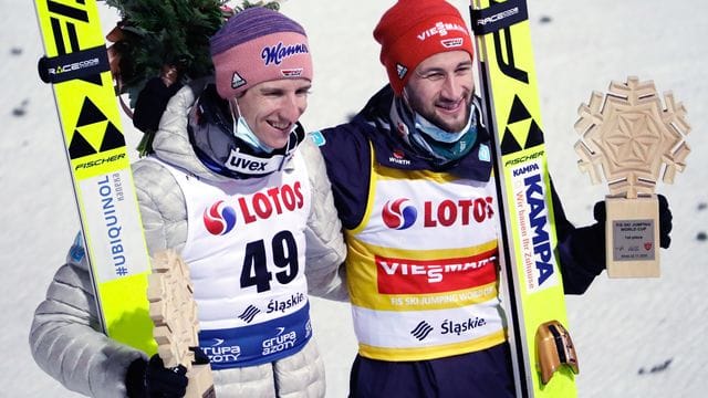 "Spezl": Die Skispringer Marcus Eisenbichler (r) und Karl Geiger. "Spezl": Die Skispringer Marcus Eisenbichler (r) und Karl Geiger.