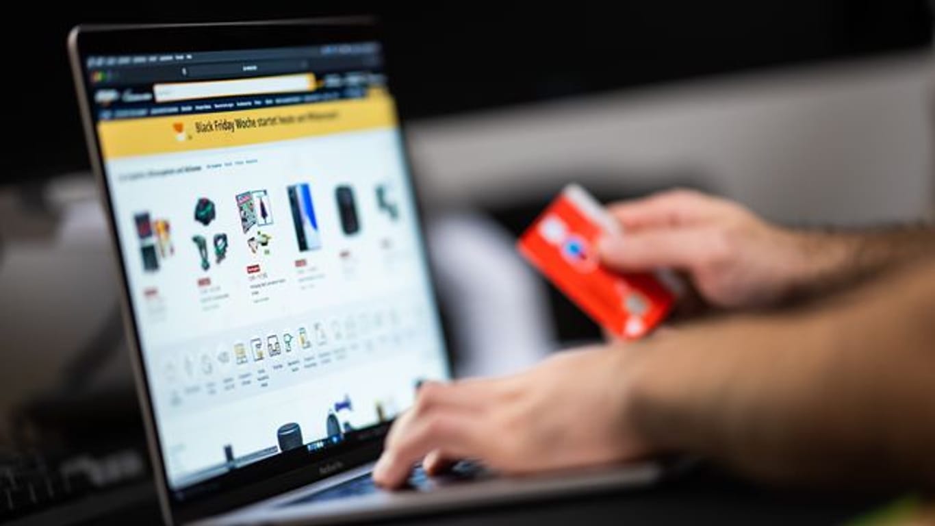 Wenn Sie online einkaufen, sollten Sie keinesfalls via Vorkasse bezahlen, rät die Verbraucherzentrale Bremen.