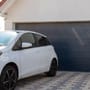 Auto: Vor eigener Garage parken – Schaden kann teure Konsequenzen haben