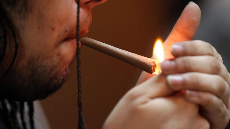 Der Konsum von Cannabis soll legalisiert werden. Viele halten das für eine gute Idee.