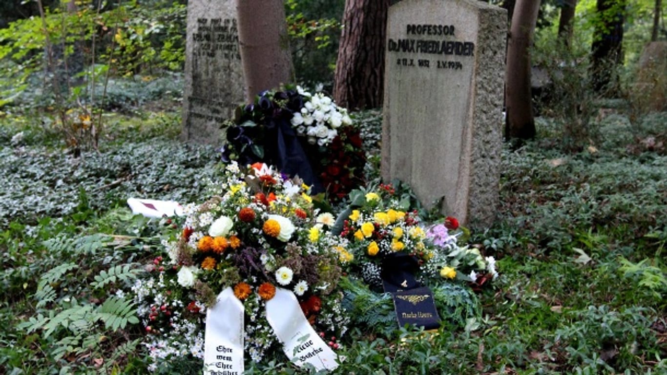 Der Rechtsextremist Henry Hafenmayer wurde im Oktober auf dem Südwestfriedhof Stahnsdorf beerdigt: Musikwissenschaftler Max Friedlaender fand hier im Jahr 1934 seine letzte Ruhe.
