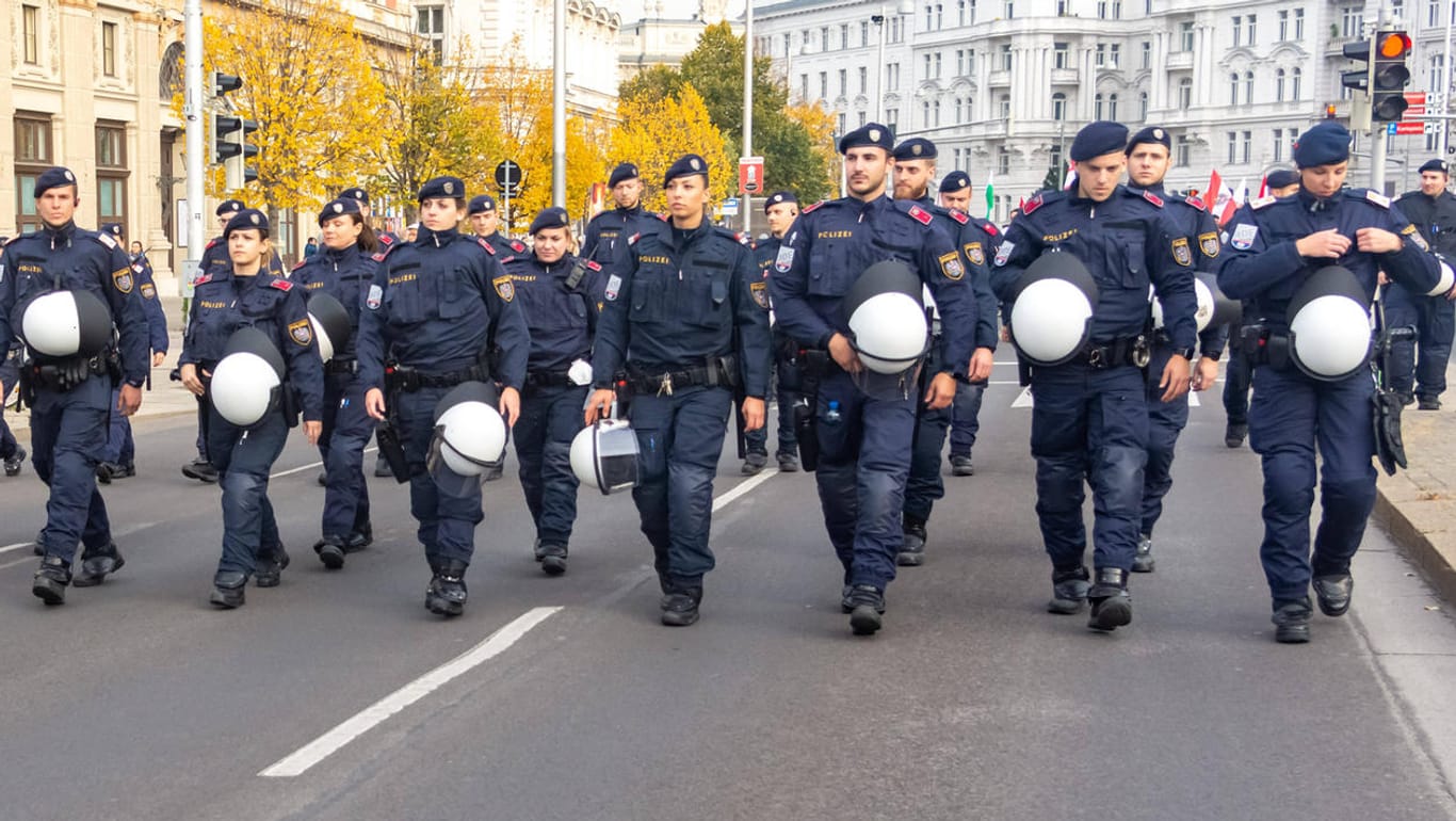 Polizei bei einer Corona-Demo in Wien: Nach der Einführung der Impfpflicht bereitet sich das Land auf neue Proteste vor.