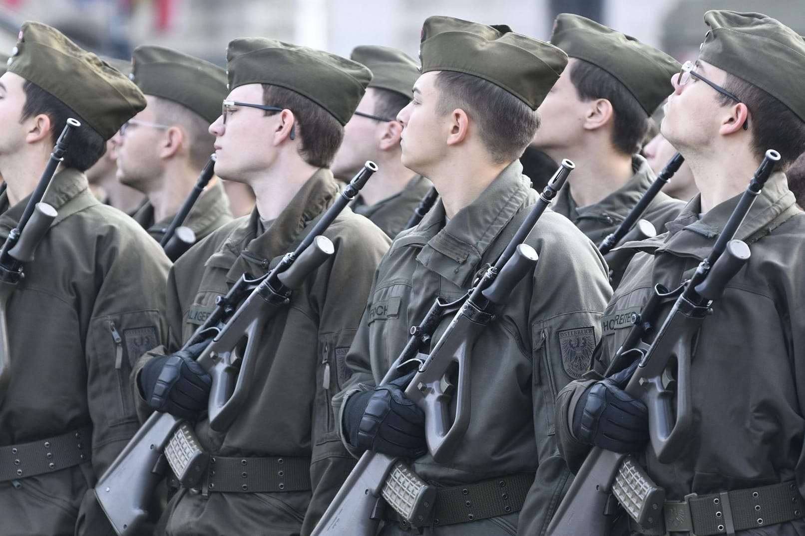 Soldaten am Österreichischen Nationalfeiertag (Symbolbild): Teile des Heeres haben zu Protesten gegen die Corona-Maßnahmen in Österreich aufgerufen.