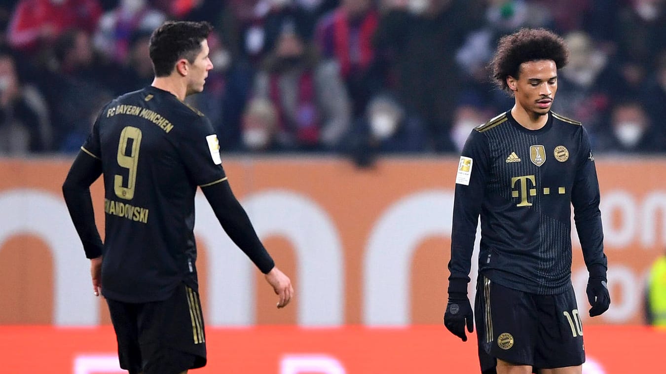 Robert Lewandowski (l.) und Leroy Sané: Die Bayern-Stars mussten in Augsburg eine Niederlage hinnehmen. Robert Lewandowski (l.) und Leroy Sané: Die Bayern-Stars mussten in Augsburg eine Niederlage hinnehmen.