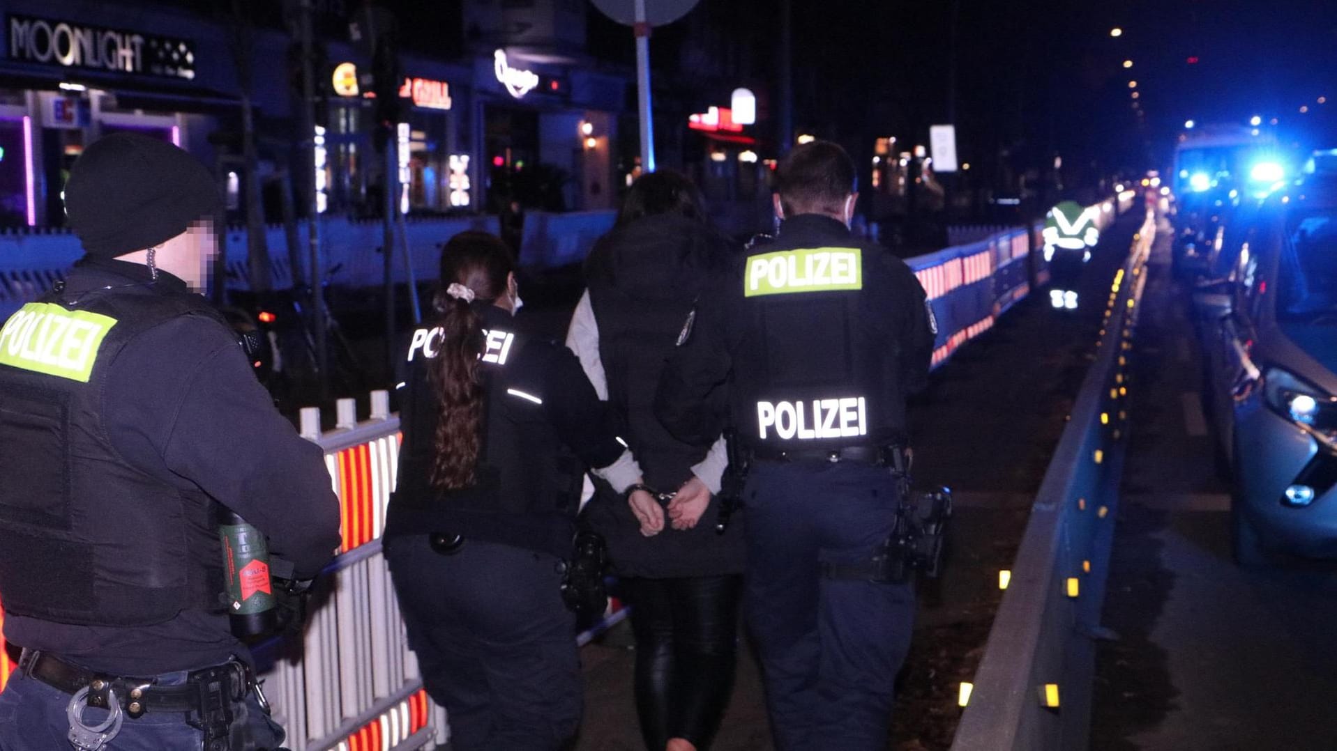 Beamte nehmen eine Person vorläufig fest: Es kam zu einem Widerstand.