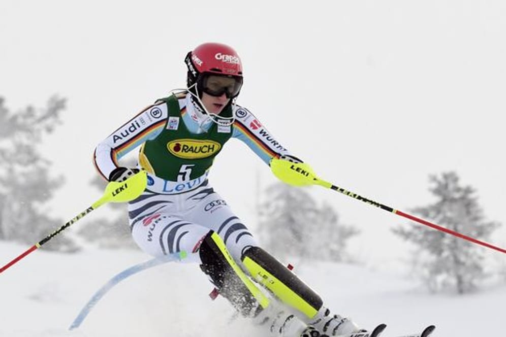 Lena Dürr beim Slalom in Aktion.