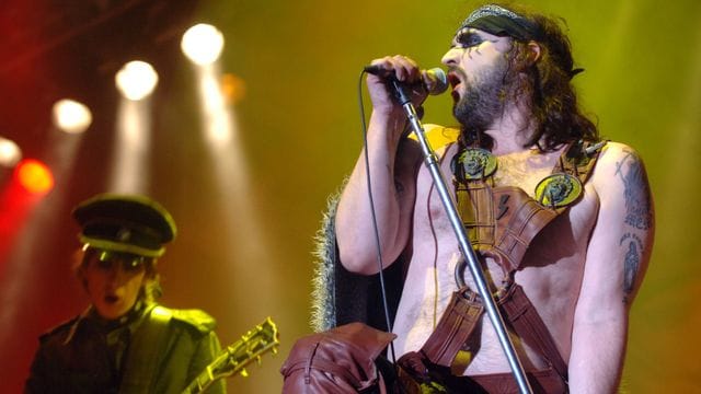 Hank von Helvete (r), damals Sänger der norwegischen Band Turbonegro, beim Musik-Festival "Rock am Ring" im Jahr 2006.