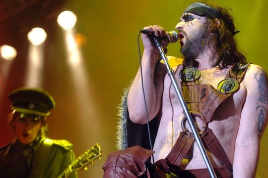 Hank von Helvete (r), damals Sänger der norwegischen Band Turbonegro, beim Musik-Festival "Rock am Ring" im Jahr 2006.