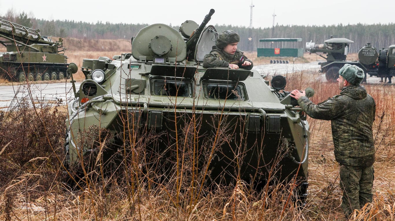Russische Soldaten bei einer Übung: Truppenbewegungen an der ukrainischen Grenze beunruhigen die Nato.