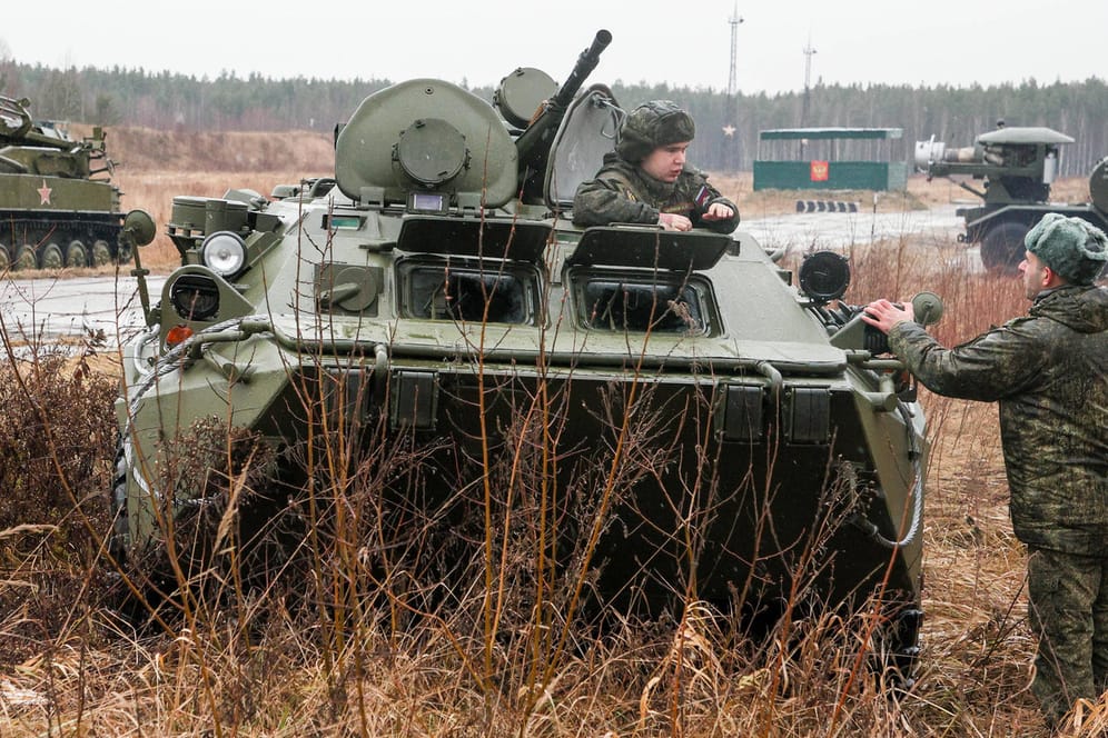 Russische Soldaten bei einer Übung: Truppenbewegungen an der ukrainischen Grenze beunruhigen die Nato.
