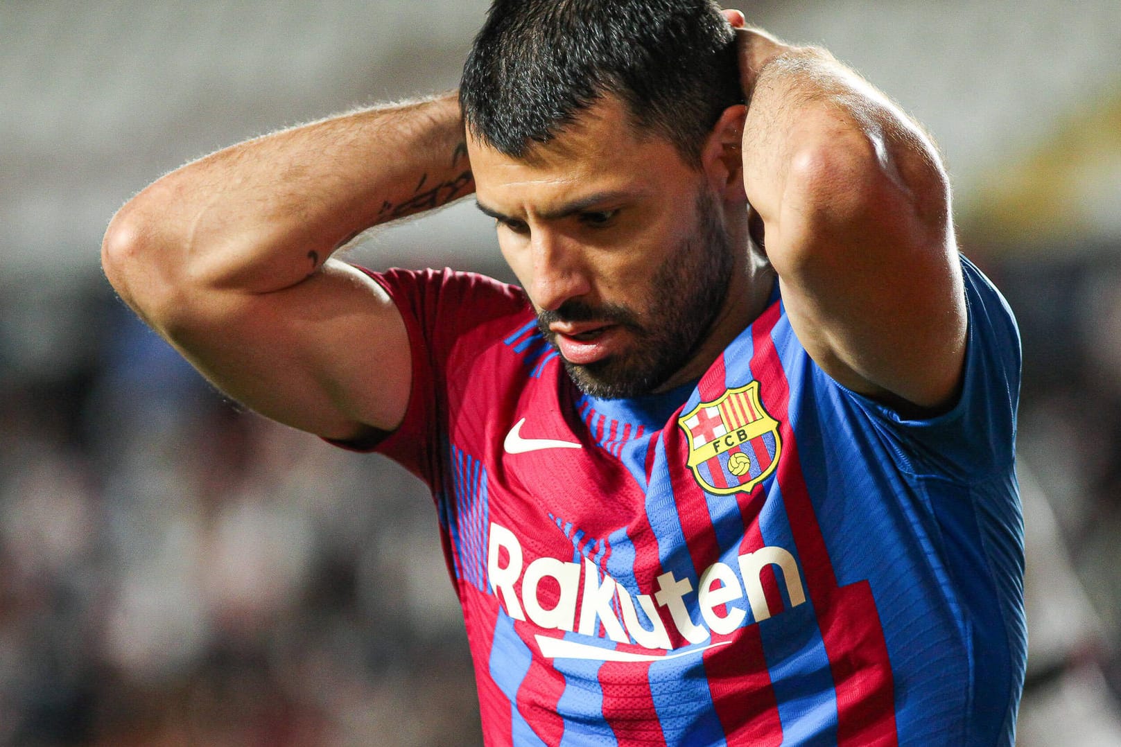 Nicht mehr im Barcelona-Trikot? Sergio Agüero muss seine Karriere offenbar beenden.