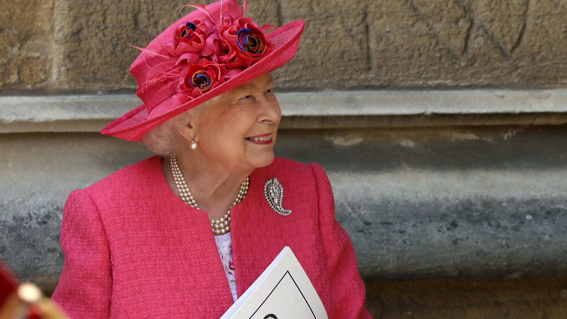 Auf Schloss Windsor: Die Queen ließ sich die Taufe ihrer Urenkel nicht entgehen.