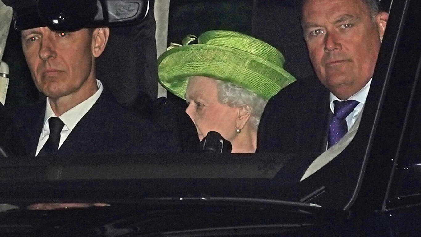 Für die Taufe wählte die Queen einen Look in Grün.