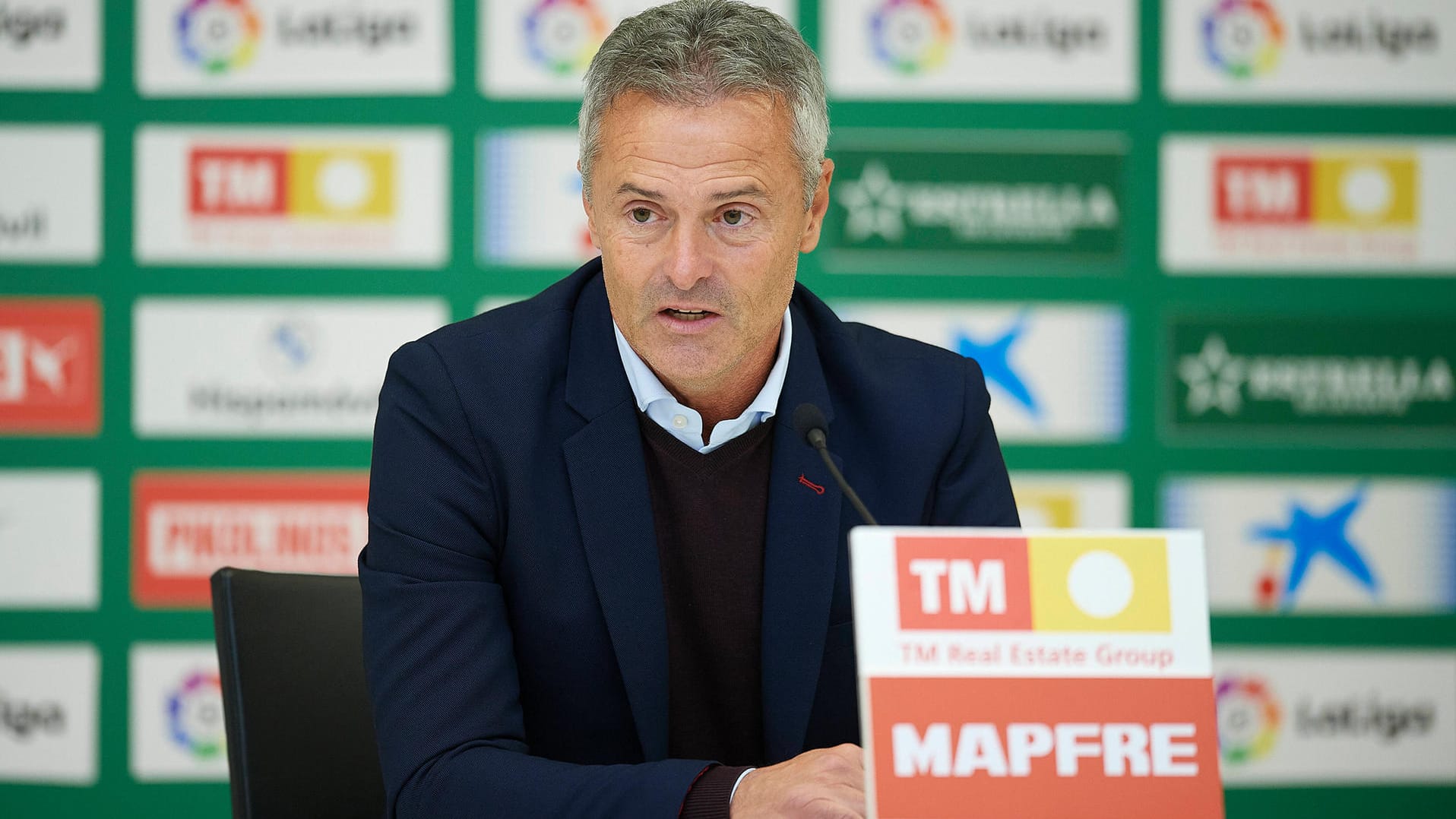 Nicht mehr Trainer von Elche: Fran Escribá auf seiner letzten Pressekonferenz als Coach des Klubs. Nicht mehr Trainer von Elche: Fran Escribá auf seiner letzten Pressekonferenz als Coach des Klubs.