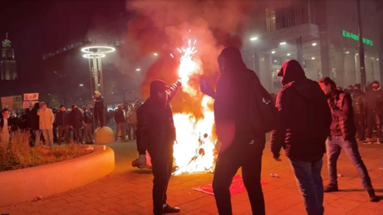 Protest gegen die Corona-Politik in Rotterdam.