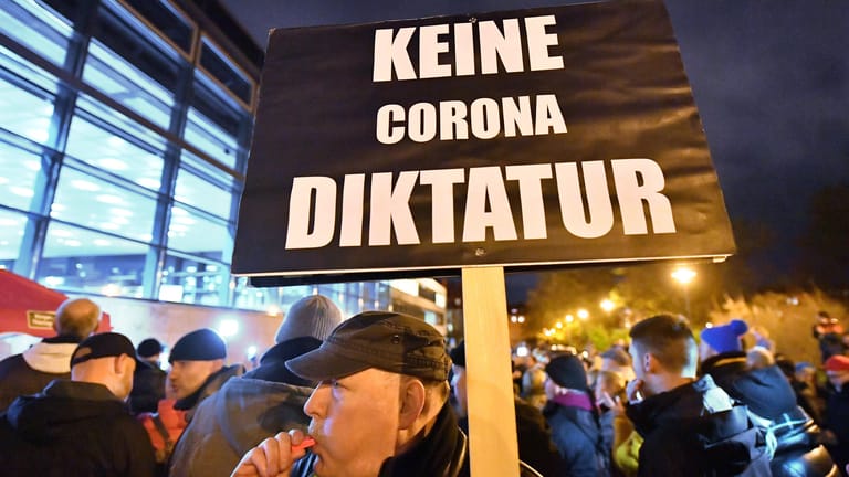 Protest gegen die Corona-Maßnahmen in Erfurt, Thüringen.
