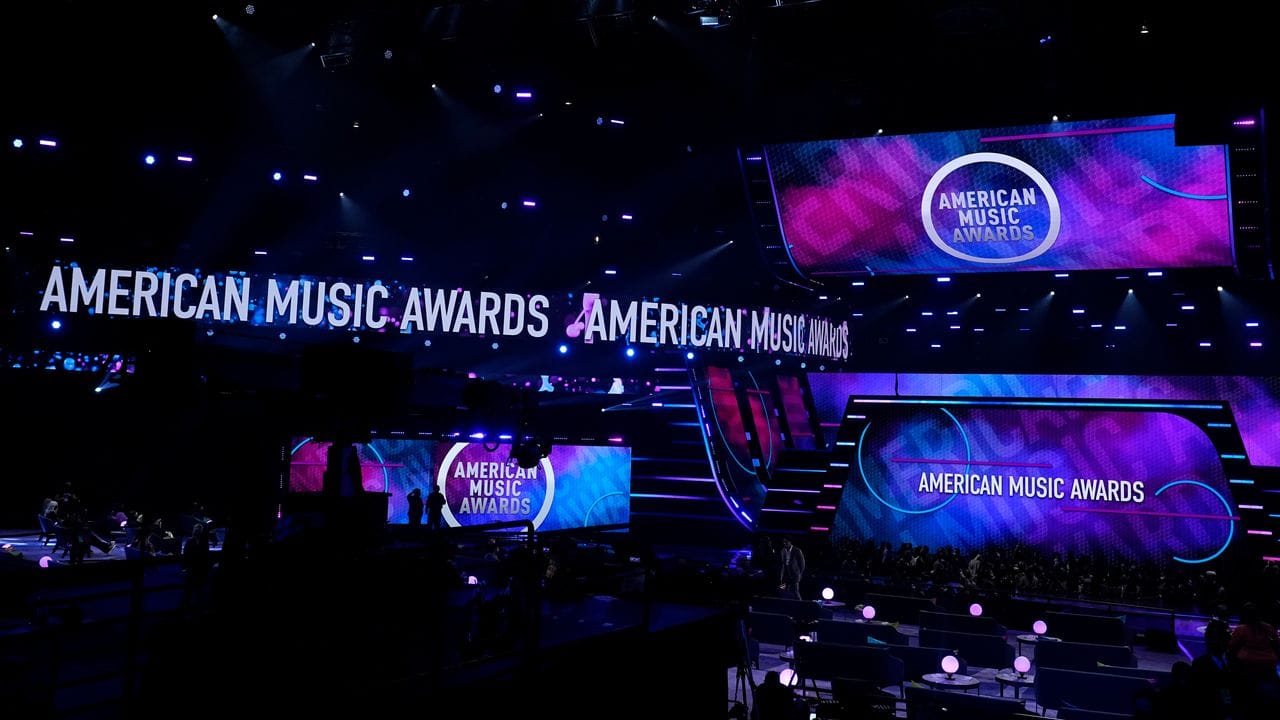 Die American Music Awards wurden im Microsoft Theater in Los Angeles verliehen.
